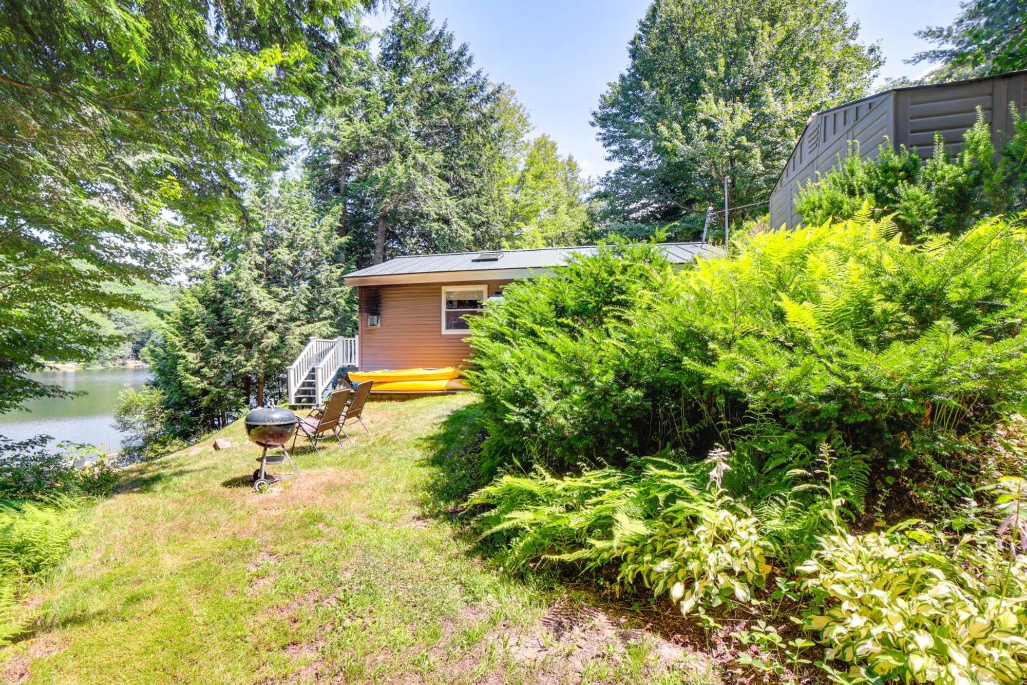Breathtaking Newbury Cottage With Deck On Chalk Pond Exterior photo