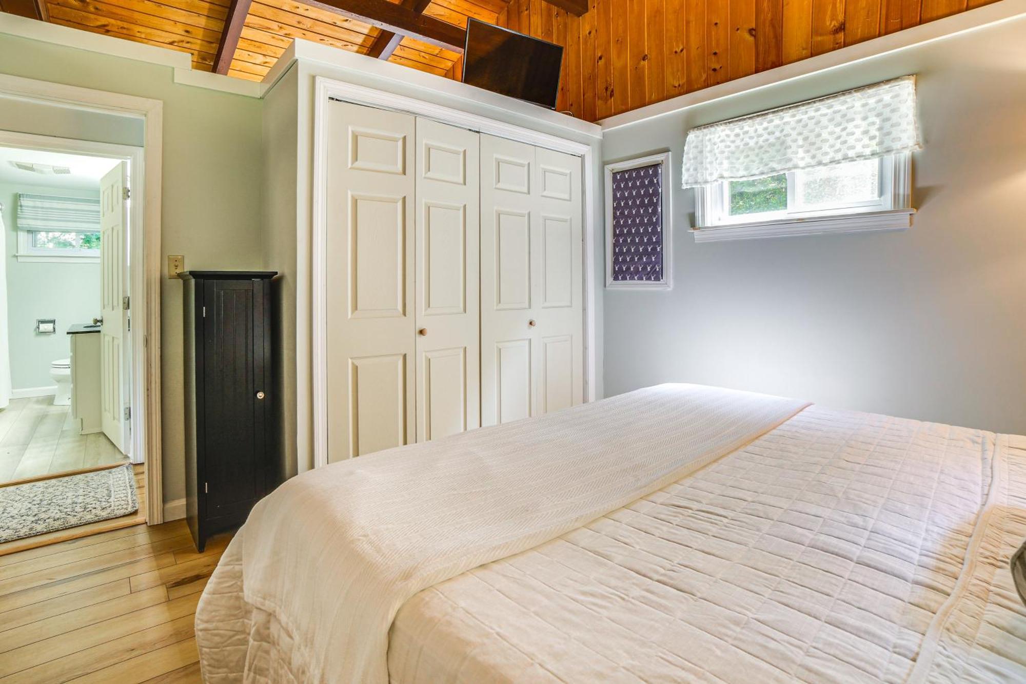 Breathtaking Newbury Cottage With Deck On Chalk Pond Exterior photo