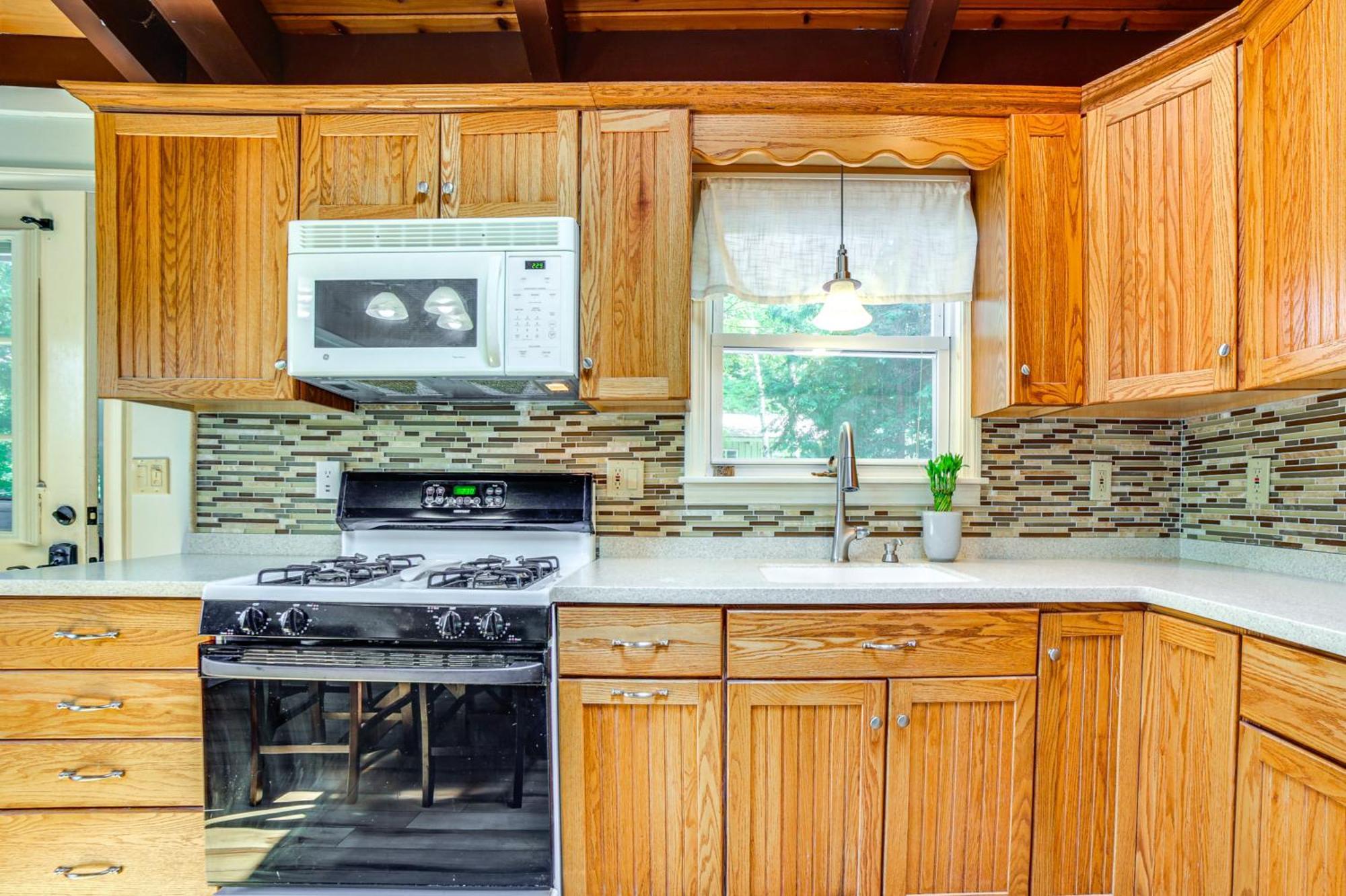 Breathtaking Newbury Cottage With Deck On Chalk Pond Exterior photo