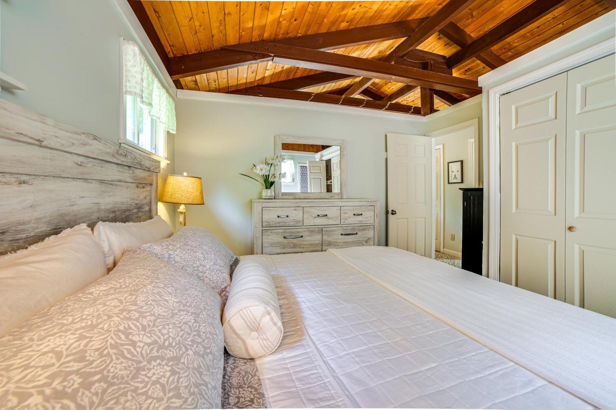 Breathtaking Newbury Cottage With Deck On Chalk Pond Exterior photo