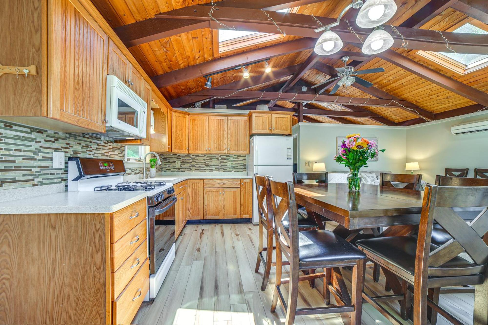 Breathtaking Newbury Cottage With Deck On Chalk Pond Exterior photo